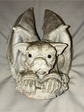 1993 Universal Statuary Gargoyle Resin Gothic Statue